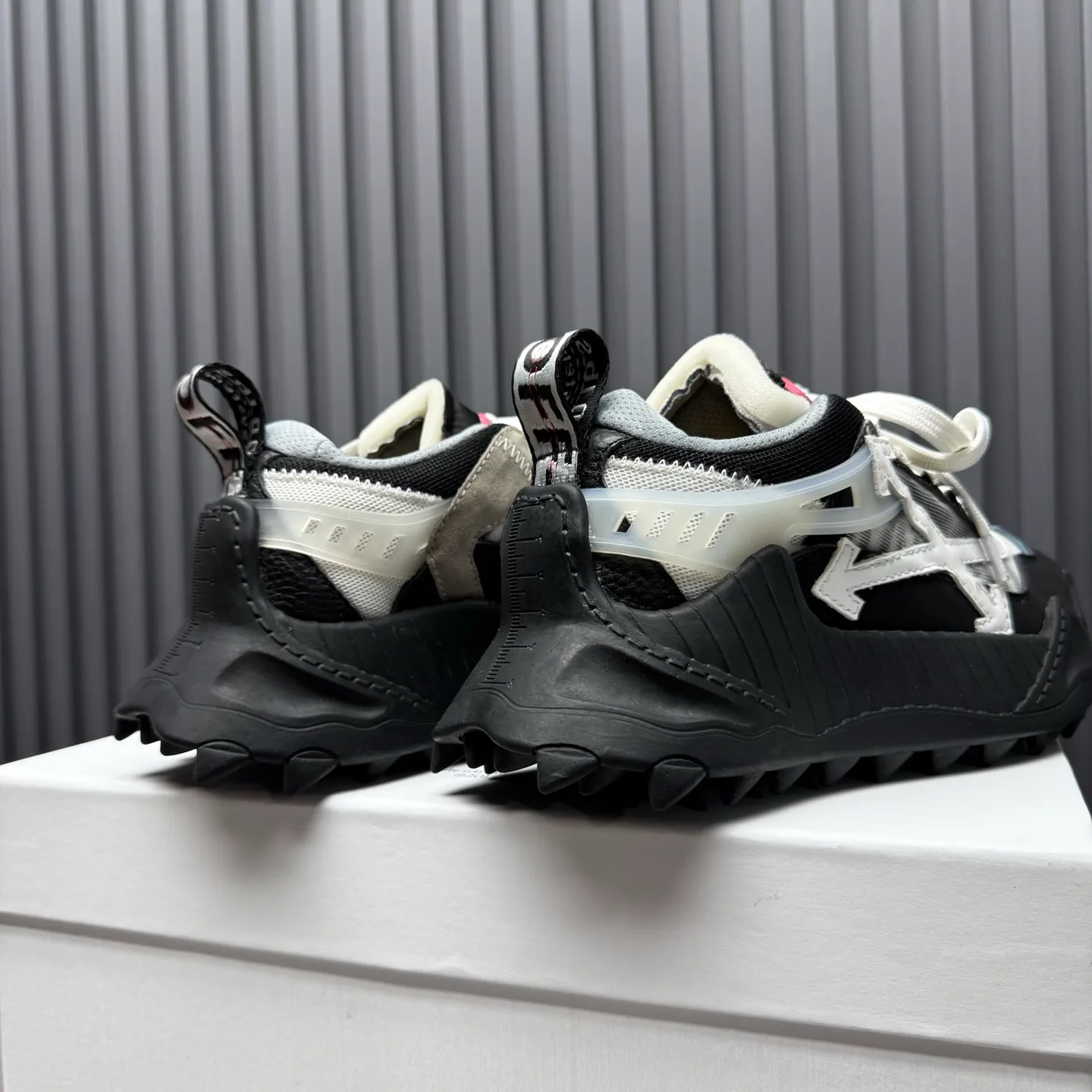 💰¥660 Trendy brand OFF WHITE classic popular style, combination outsole, official website original version 1:1 development top replica, ️Selected imported high mercerized frosted cowhide stitching breathable mesh ✔️Breathable lining, breathable and comfortable, simple and personalized design, official website rubber outsole, code number: ⚡️Couple style ⚡️35-40 women's model, 39-46 men's model (46 customized)